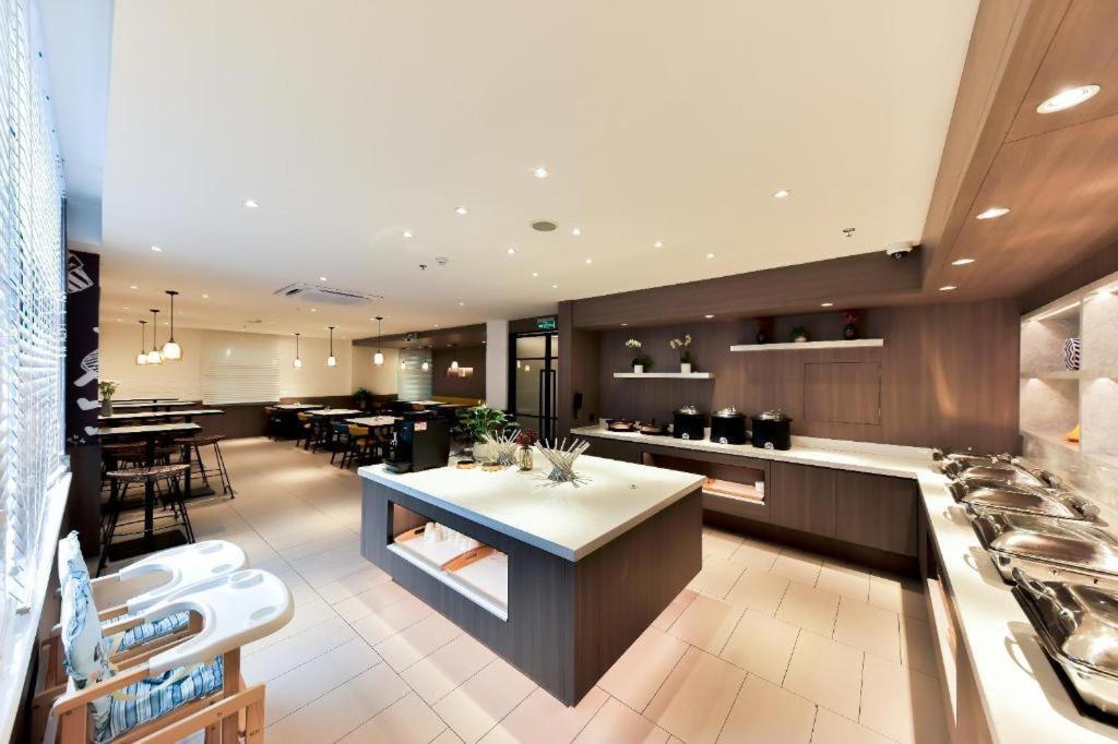 Hanting Premium Hotel Shanghai Hongqiao West Zhongshan Road Bagian luar foto